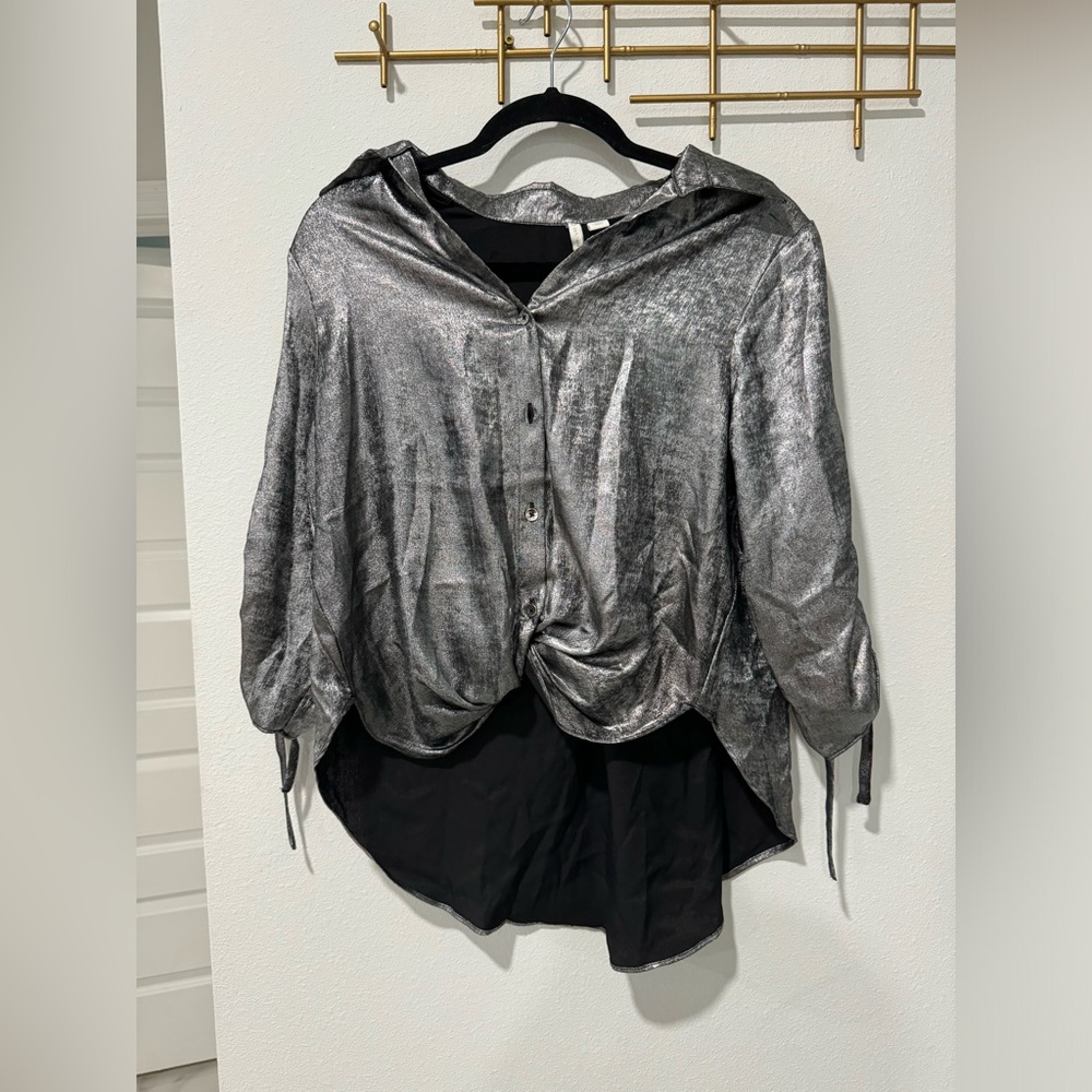NWT Cato Women’s silver blouse, size small, tag still on